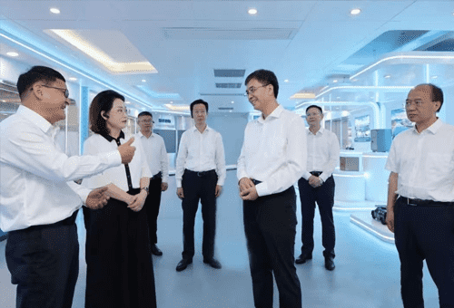 陳剛到防城港市調(diào)研時(shí)強(qiáng)調(diào)加快構(gòu)建現(xiàn)代化產(chǎn)業(yè)體系建設(shè)鑄牢中華民族共同體意識(shí)示范區(qū)唱響高質(zhì)量發(fā)展主旋律